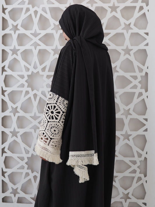 Black crochet isdal