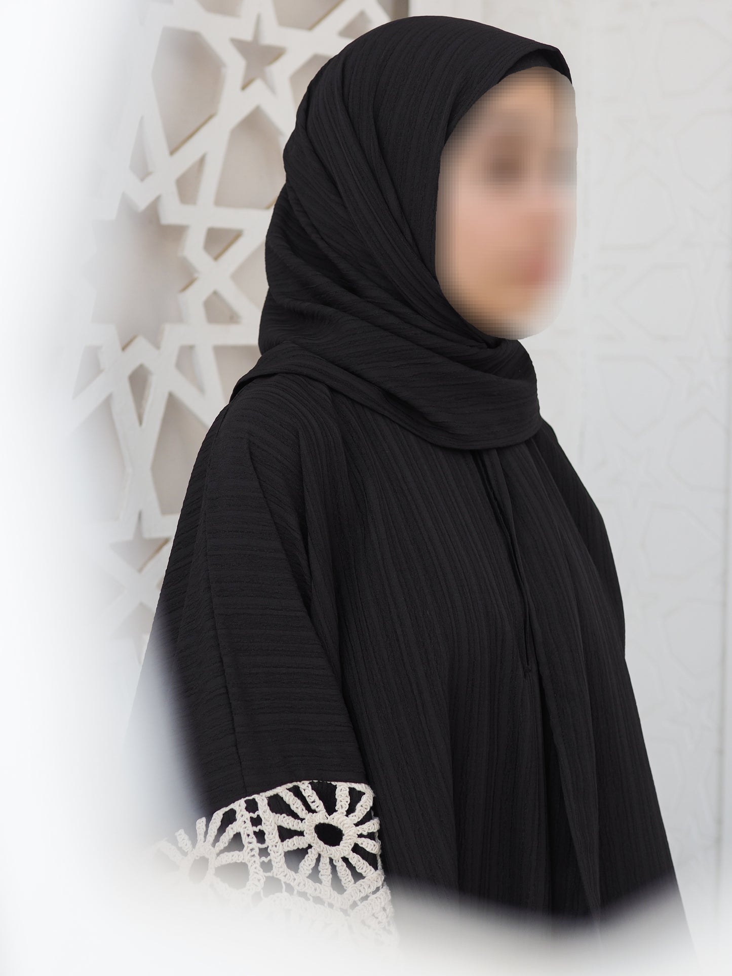 Black crochet isdal