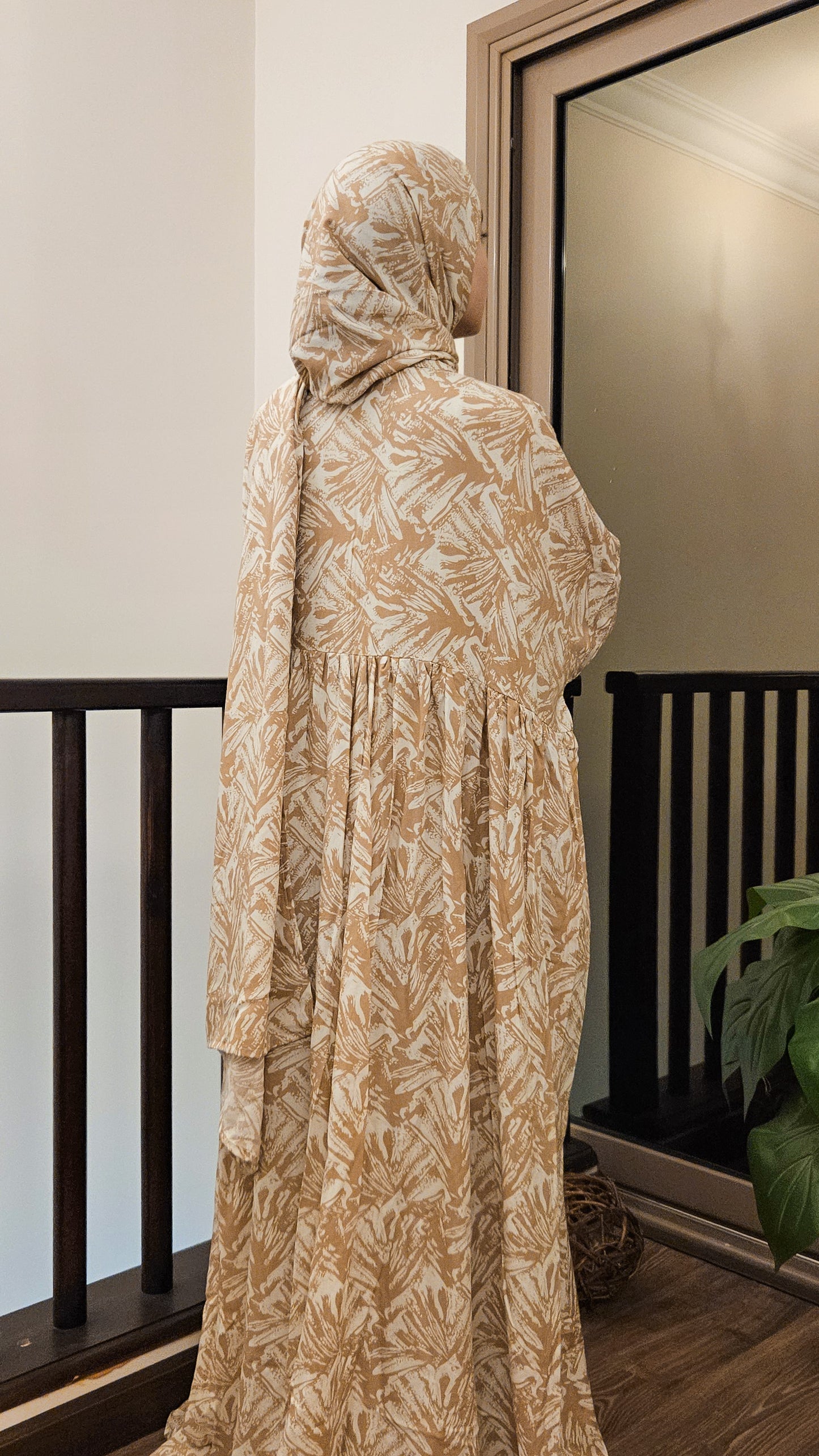 Royal Isdal (beige & white)