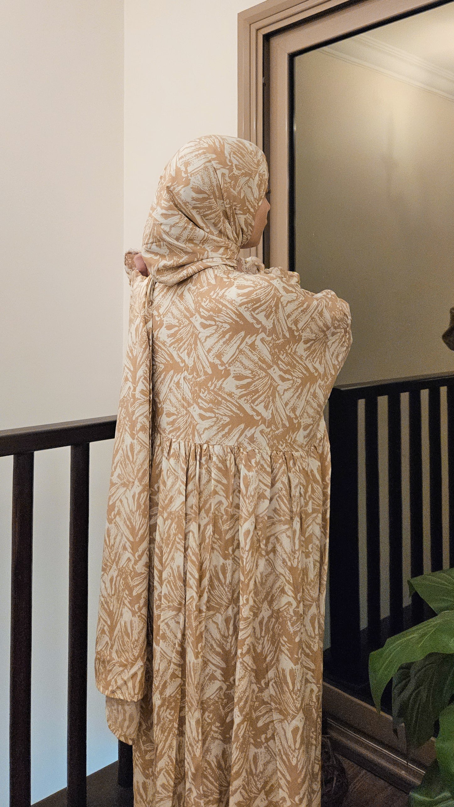 Royal Isdal (beige & white)