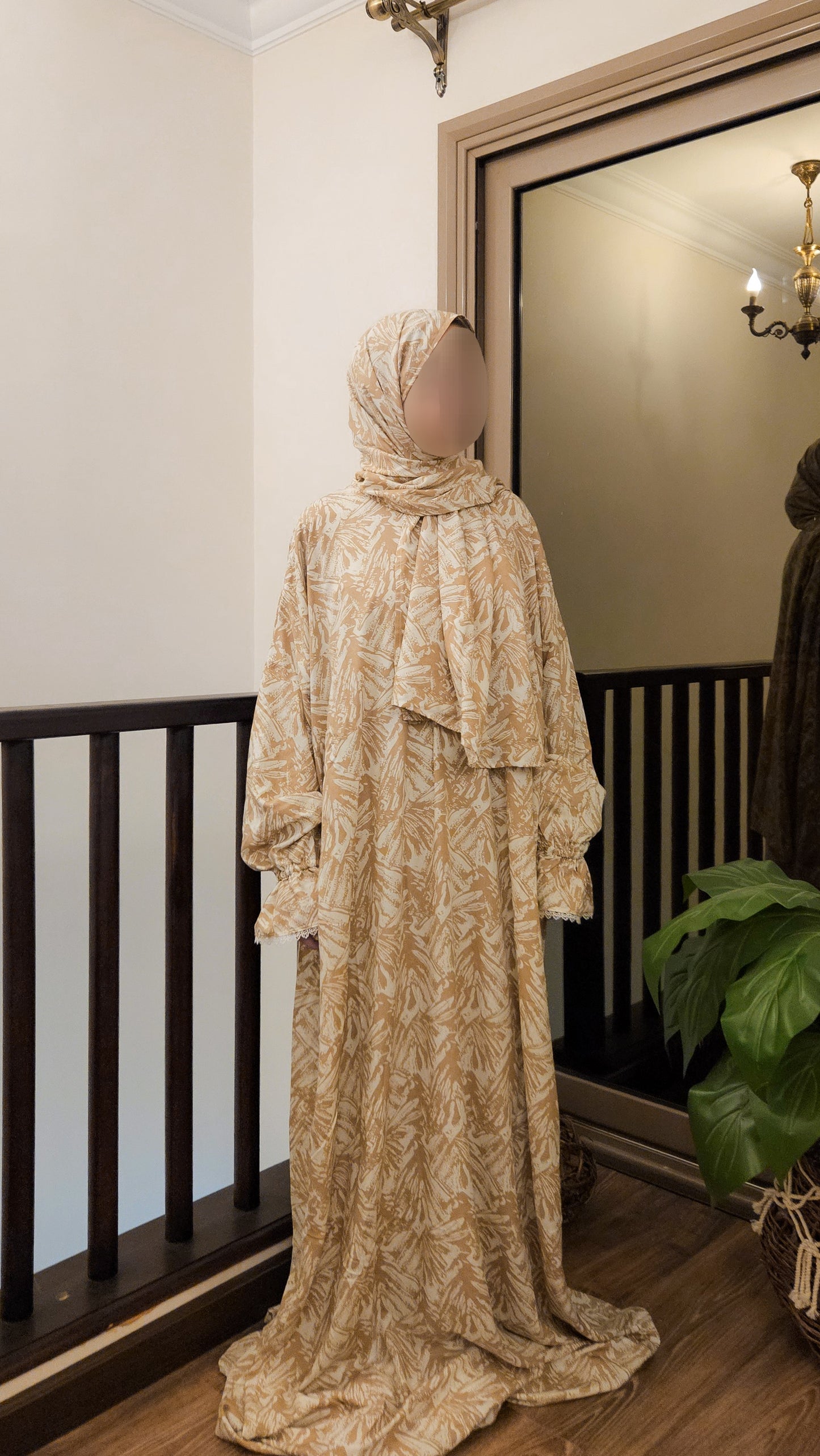 Royal Isdal (beige & white)