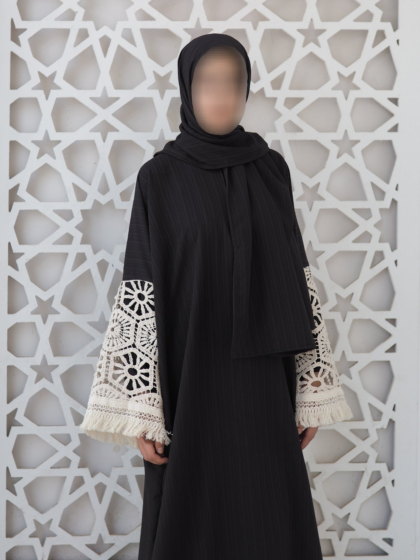 Black crochet isdal