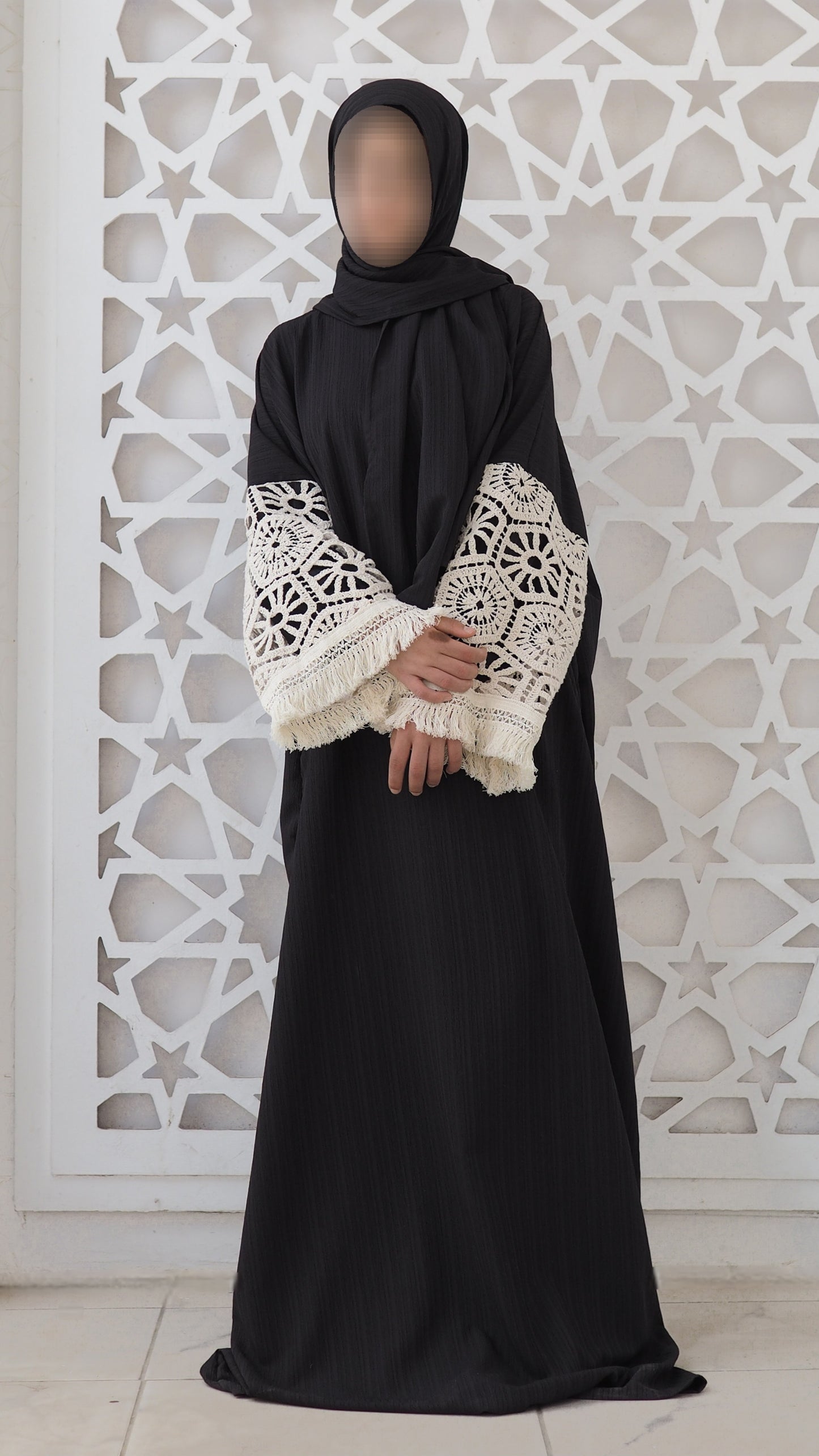 Black crochet isdal