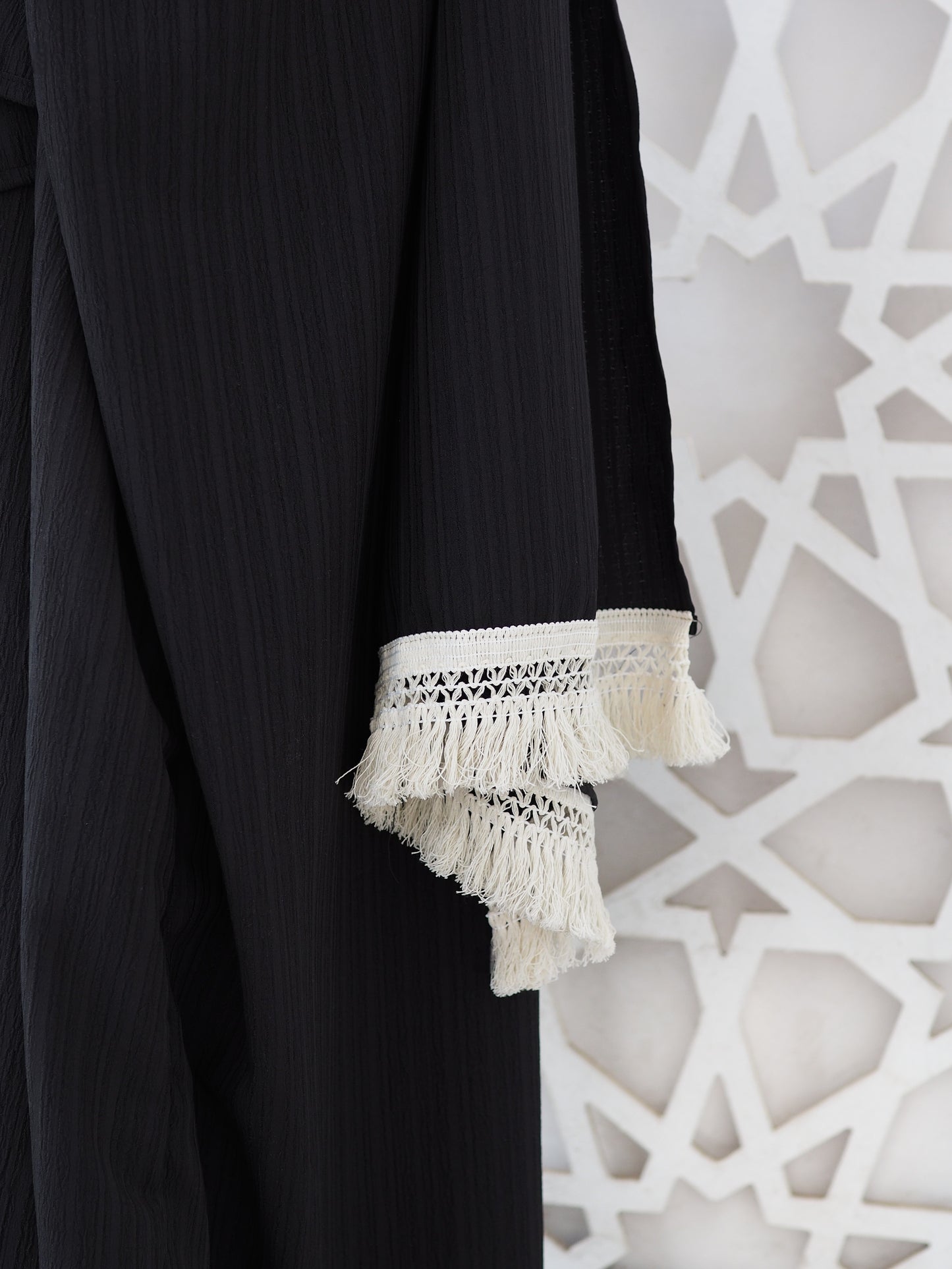 Black crochet isdal