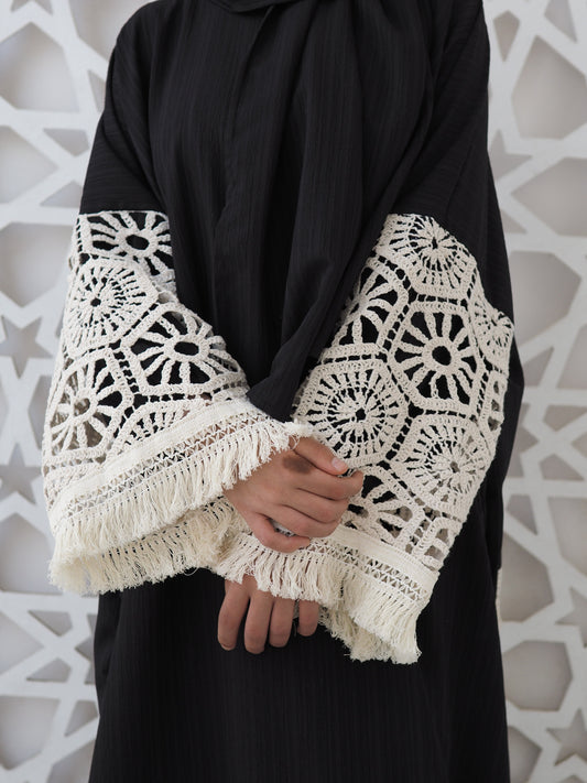 Black crochet isdal