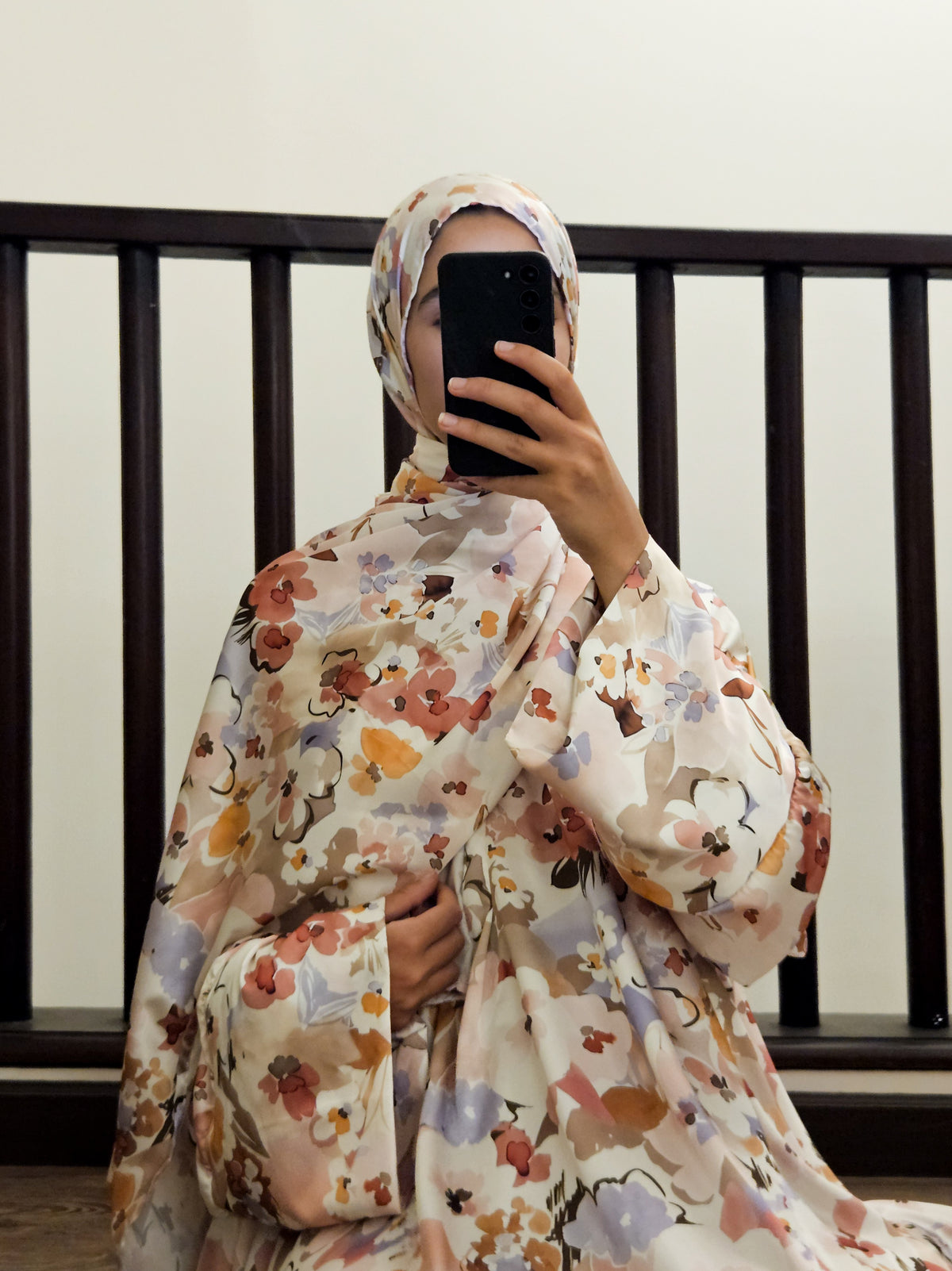 Cream Floral Isdal