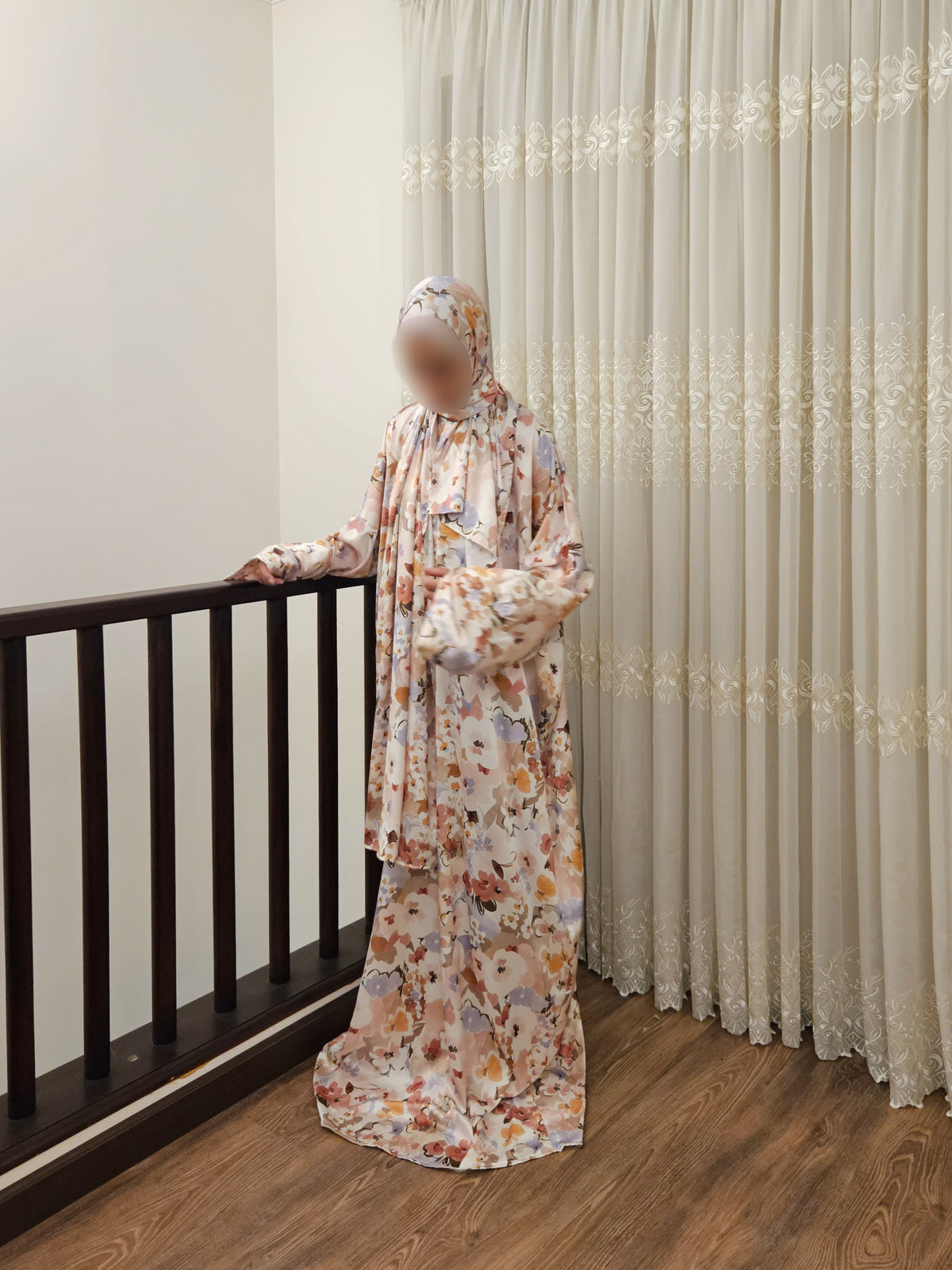 Cream Floral Isdal
