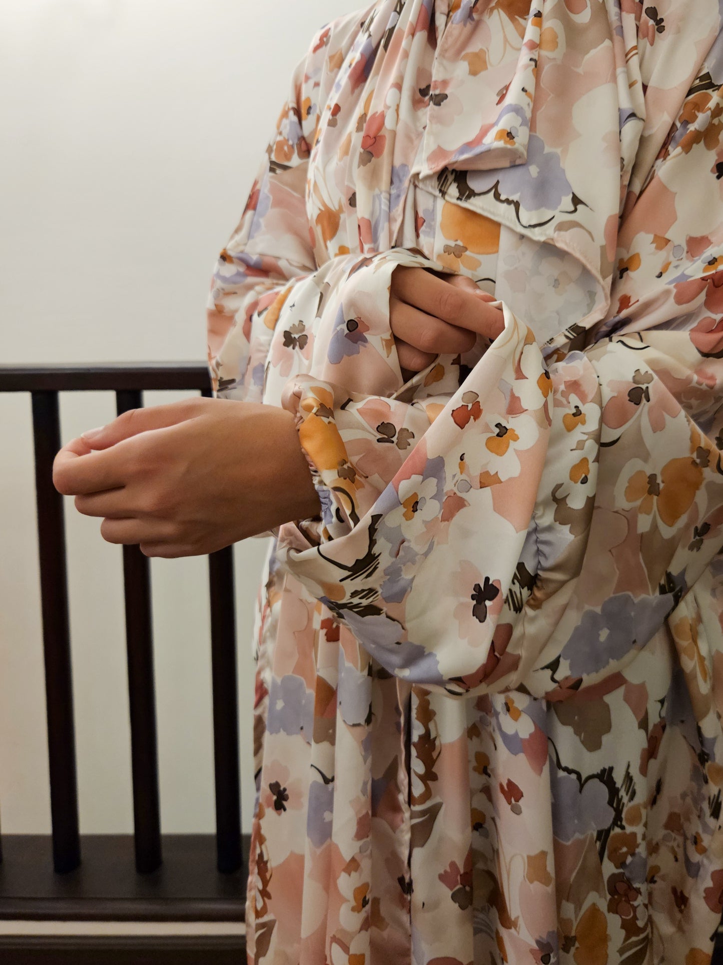 Cream Floral Isdal
